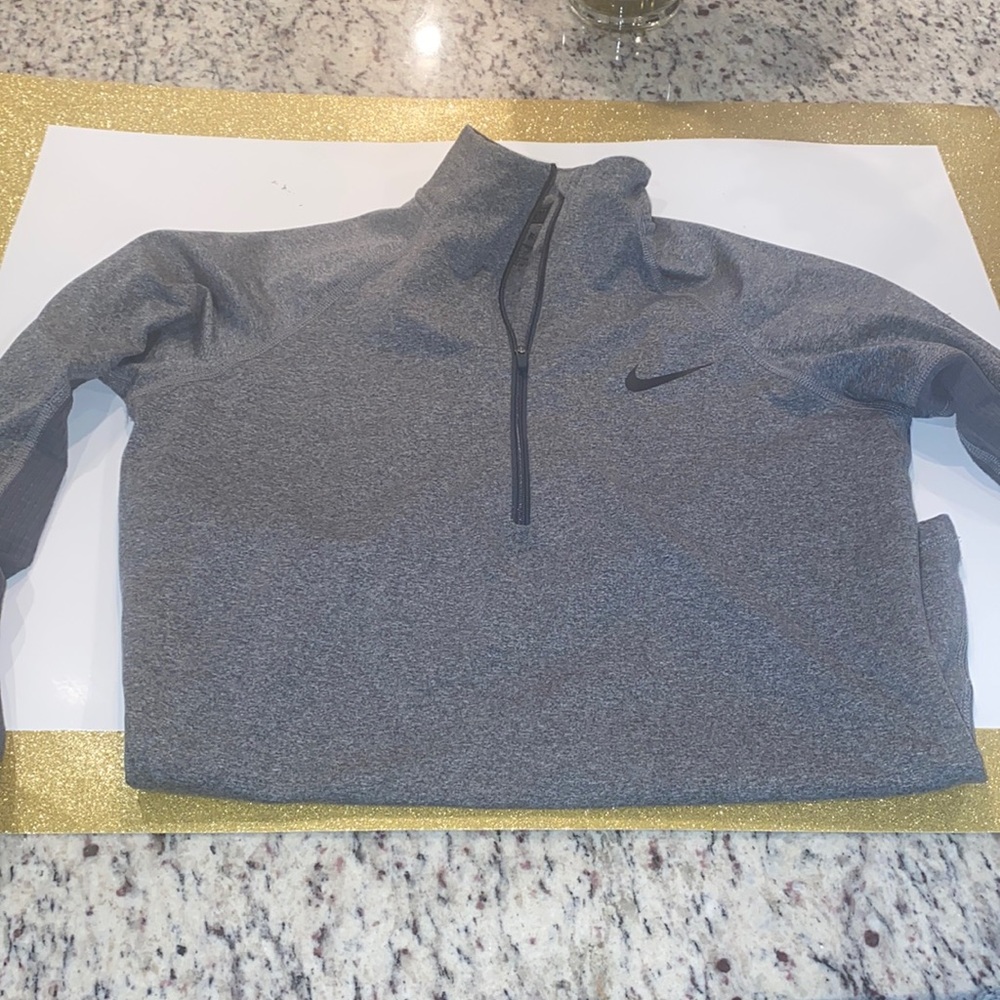 🪨Nike pro pullover🪨